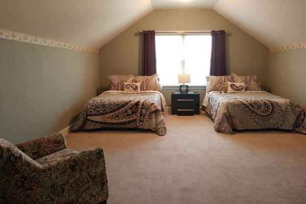 Paisley room - two fulls and two pull-out single trundles. New drapes and bedspreads.