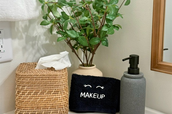 Make-up washcloths are provided