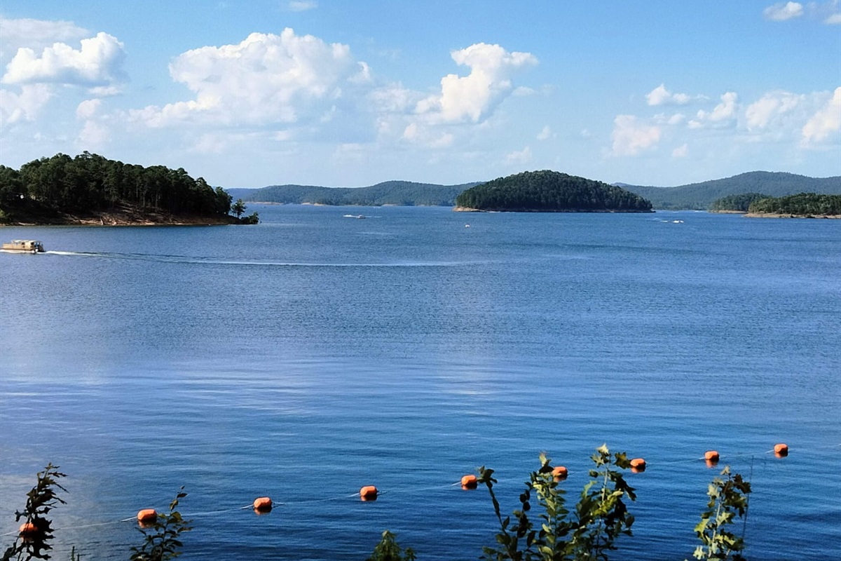 Broken Bow Lake