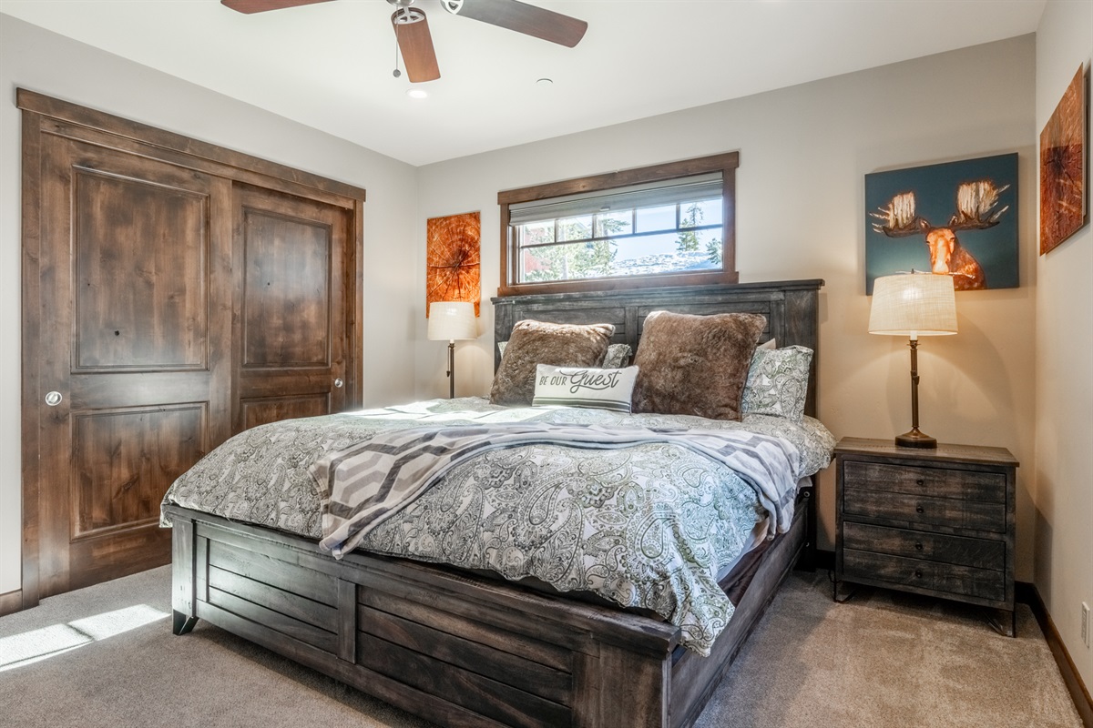 Spacious, sunny, and full of personality—the second primary bedroom features a comfy king bed, en-suite bath, smart TV, and big windows framing gorgeous views of Canyon Lodge. A little fun, a lot of comfort.