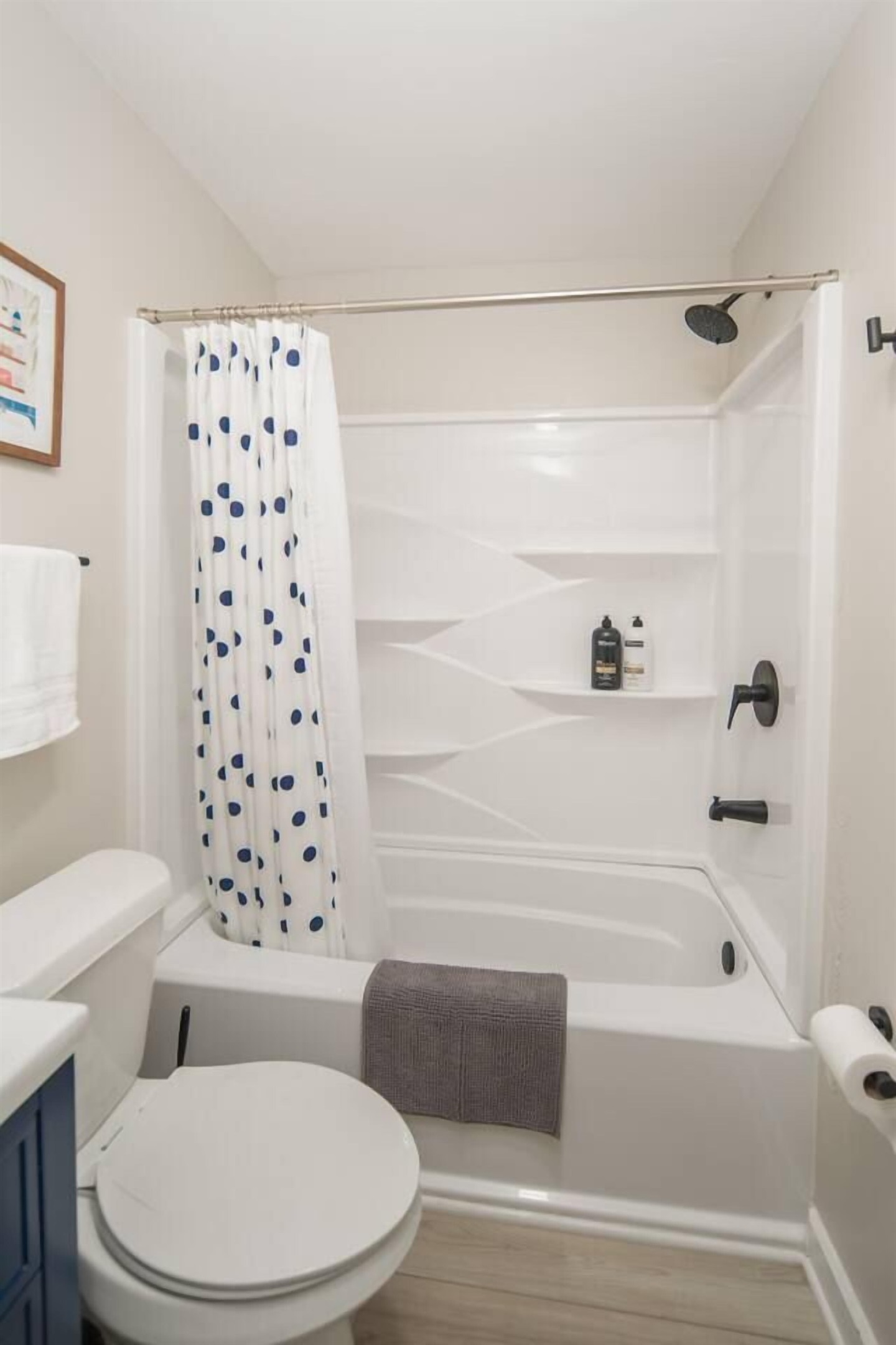 Unit 1: Full Bath (1 of 3) Bed & Bath Linens Provided
