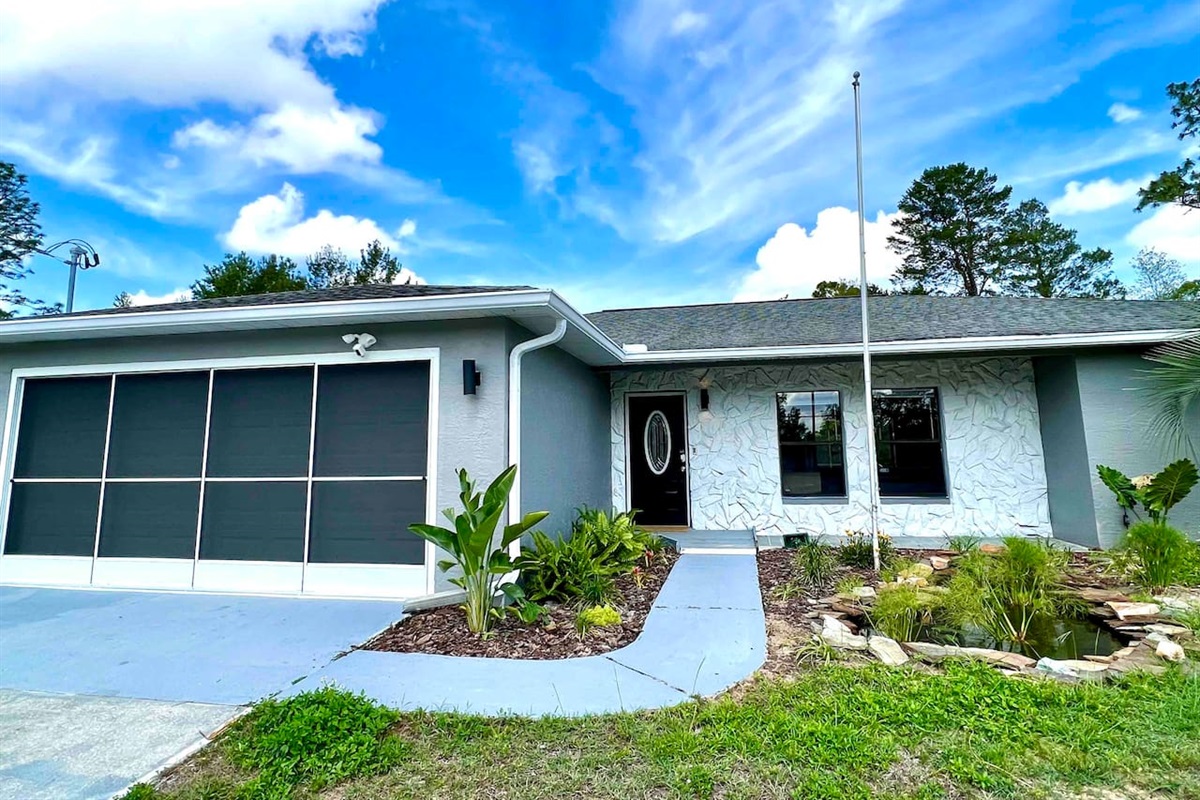 Easy to find and plenty of parking area on the quiet street