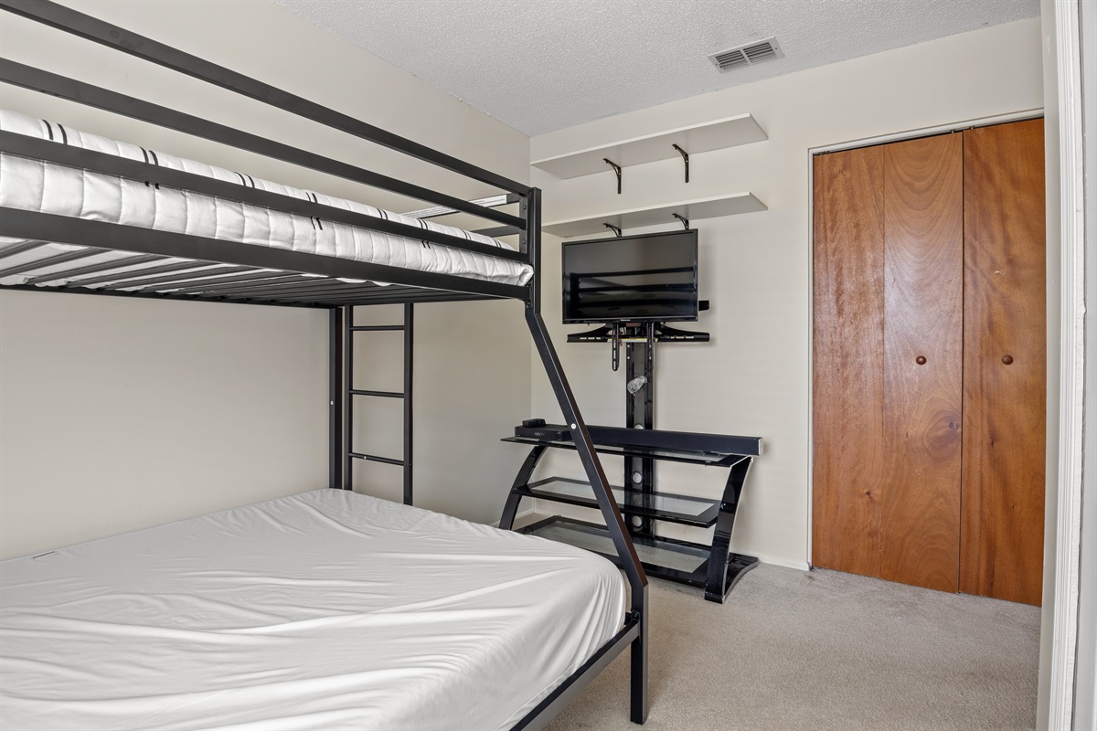 Upstairs Bedroom #3. TV. Closet.