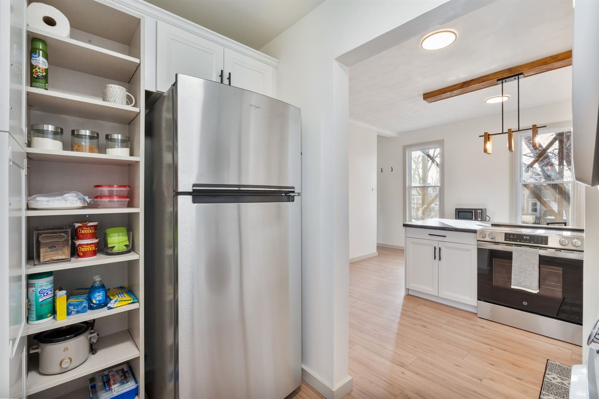 Full pantry with dry goods so you don't have to worry. Get a quick breakfast on the go included with your stay.