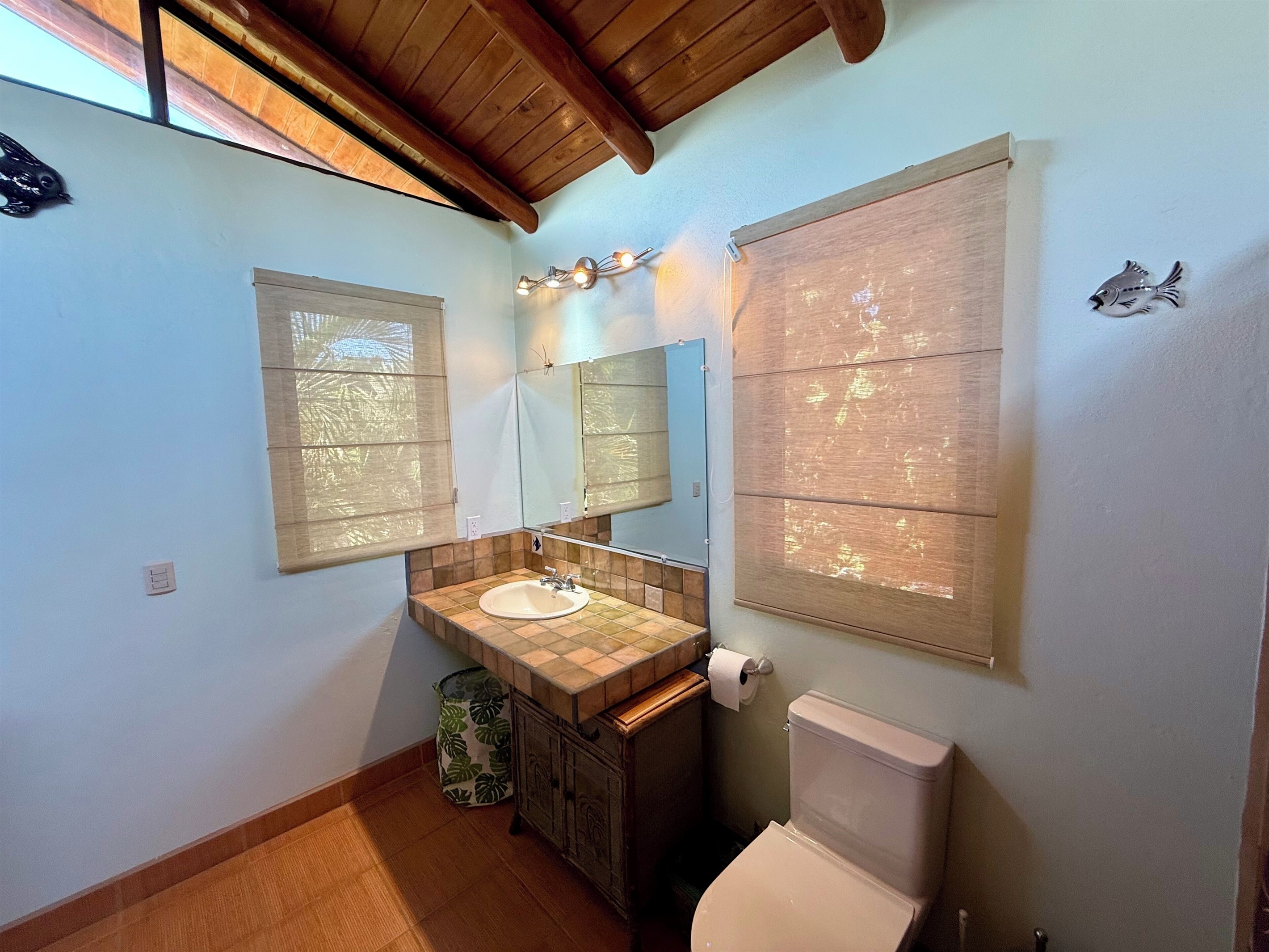 Bedroom 5 en suite bathroom 