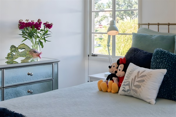 Hallway bedroom with Queen