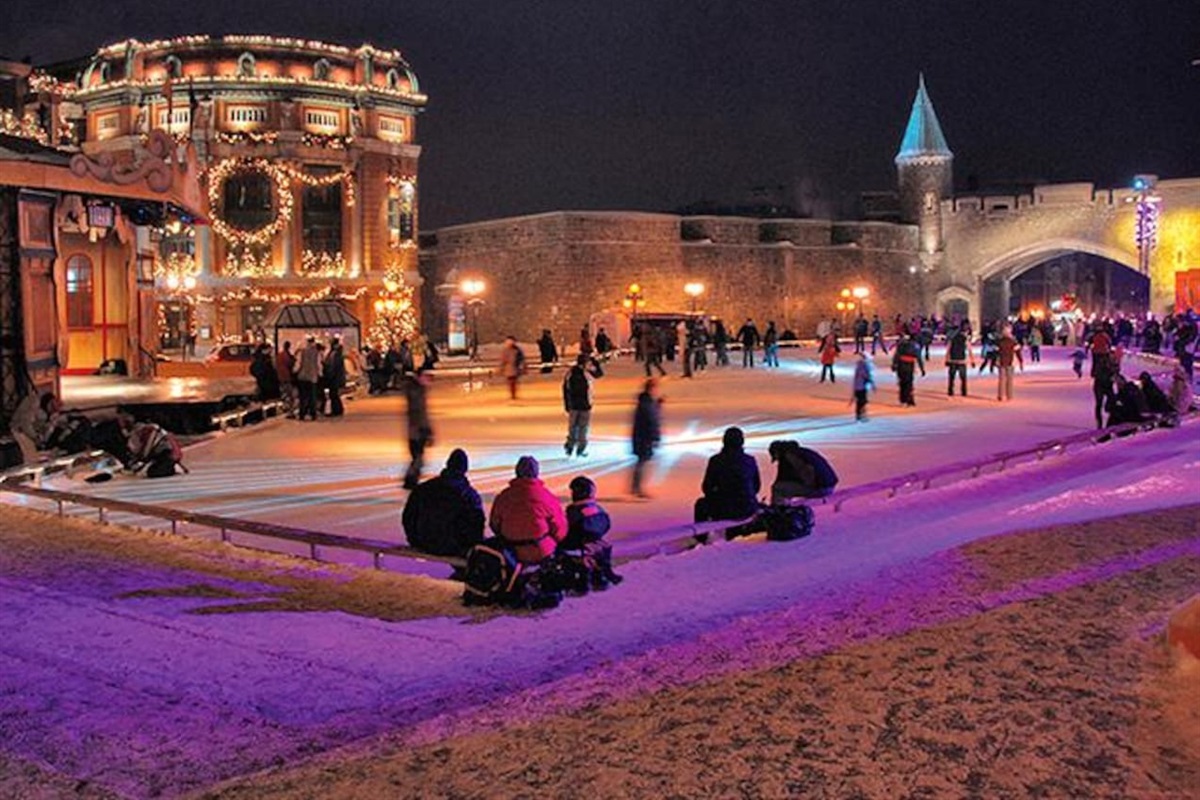 Patinoire gratuite et ouverte l'hivers, au fameux carré D'Youville!