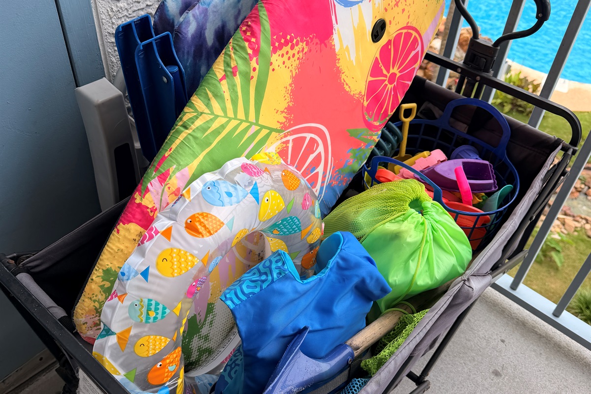 We provide a beach cart with two beach chairs. A few beach toys - subject to change as guests like to leave new toys and sometime we change them out to keep it fresh. 