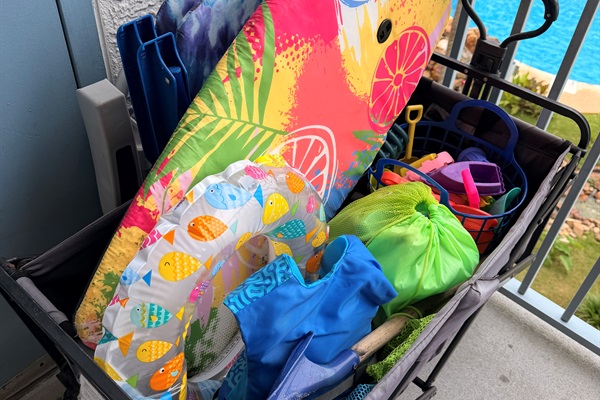 We provide a beach cart with two beach chairs. A few beach toys - subject to change as guests like to leave new toys and sometime we change them out to keep it fresh. 