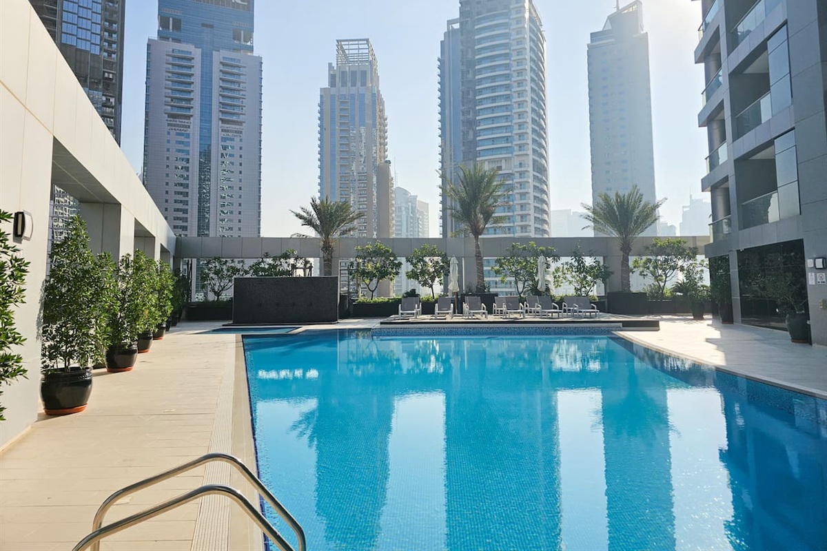 Wonderful pool with Jacuzzi