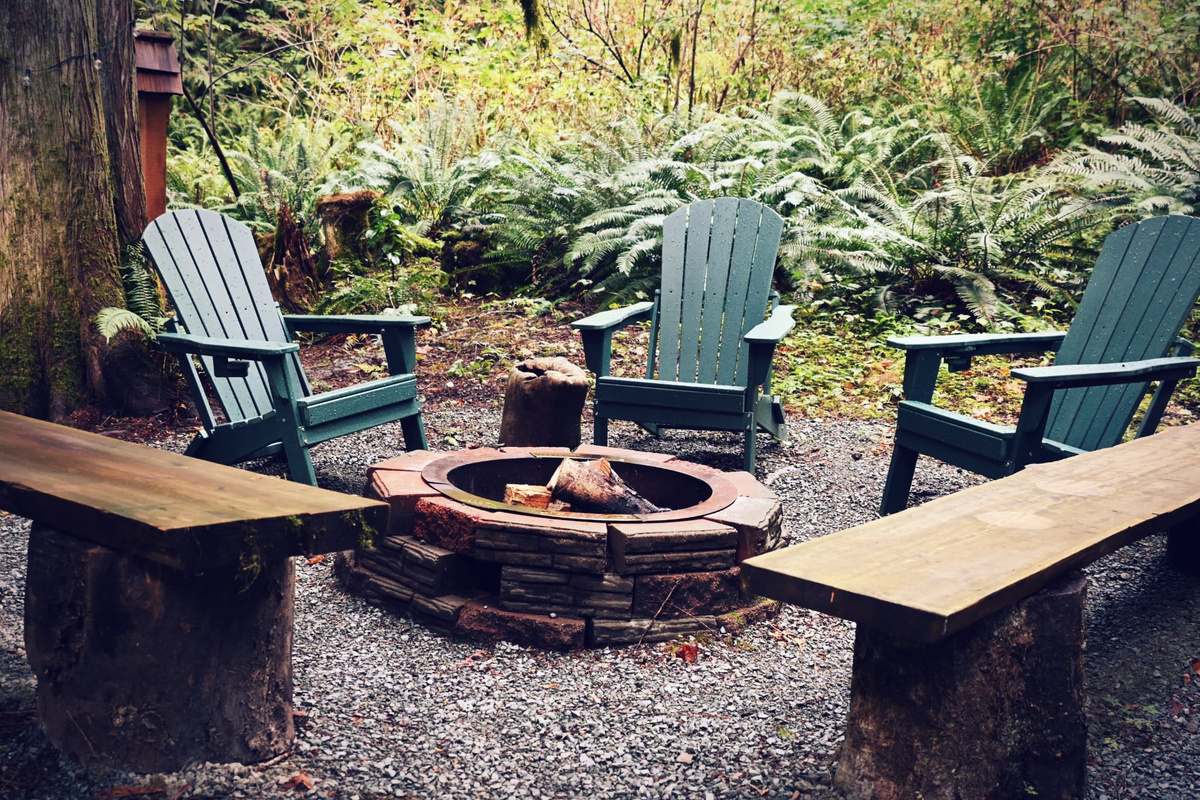 Firepit available for roasting marshmallows :)