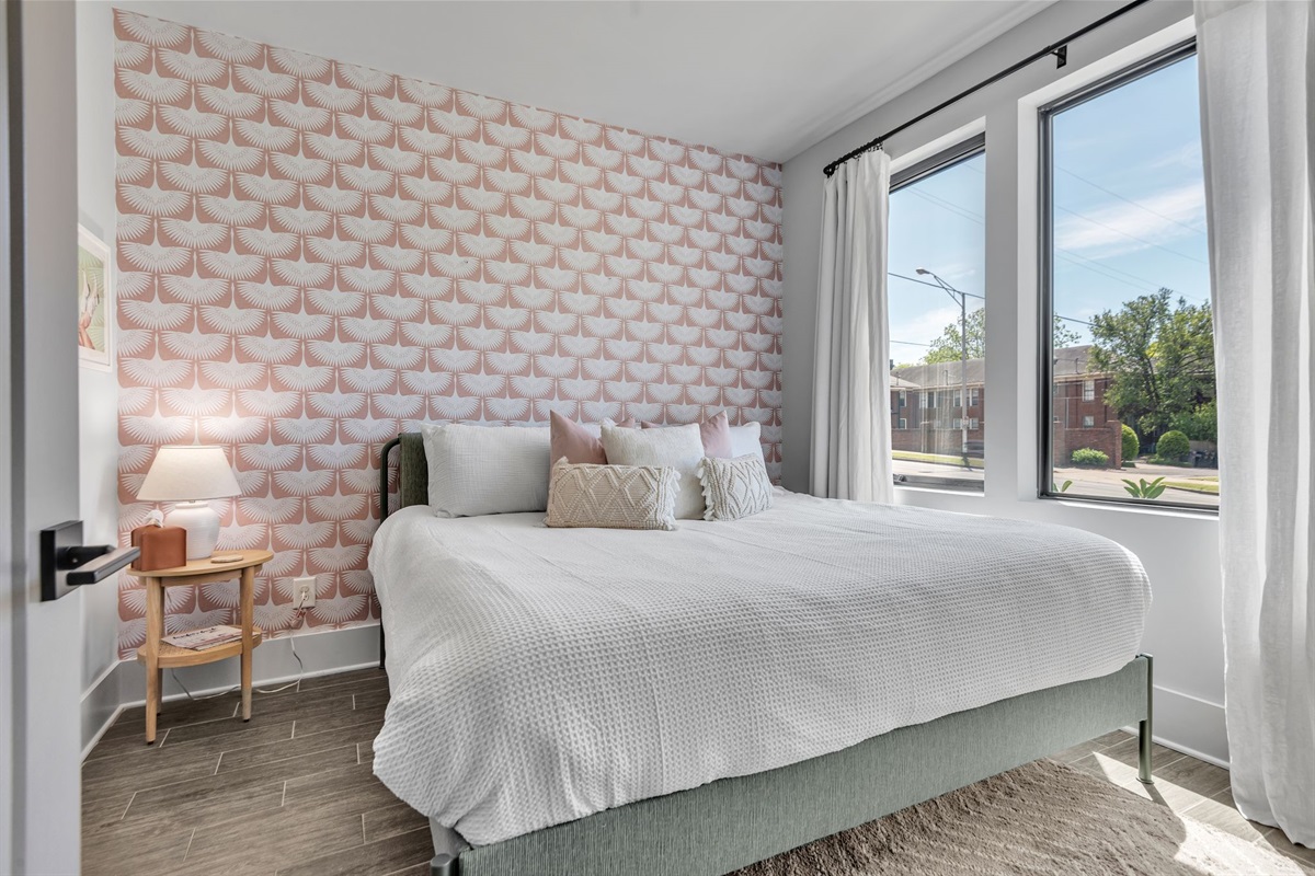 1st Floor Bedroom with King Bed