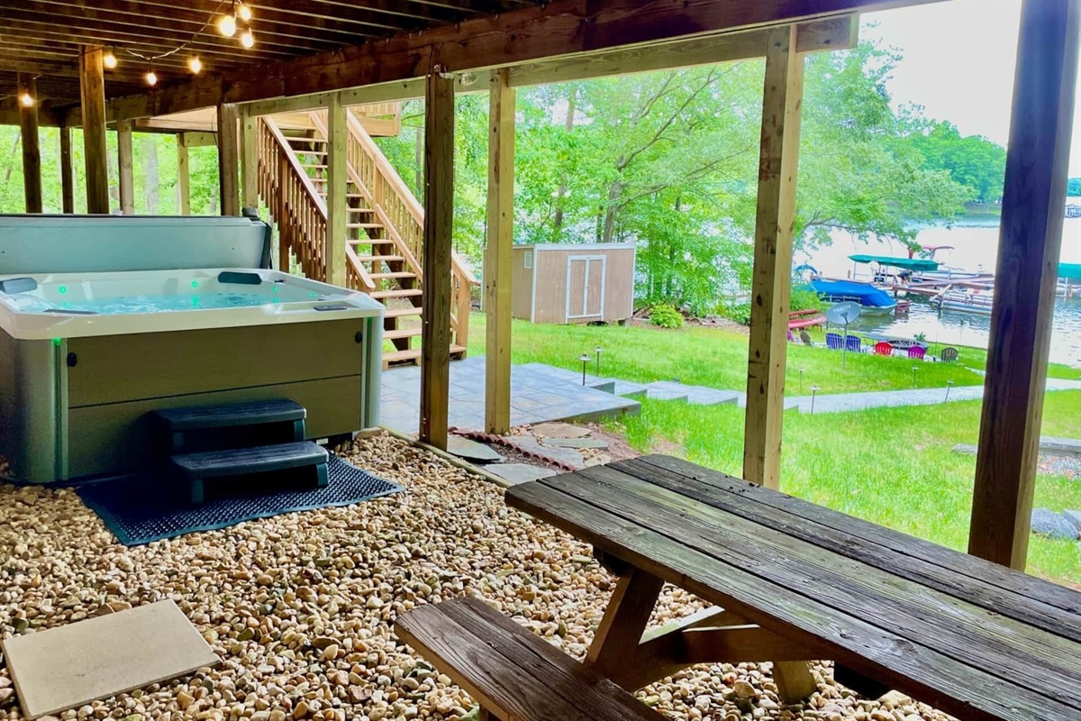 Outdoor spa tub