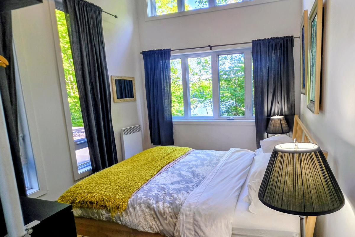 Main cottage bedroom one