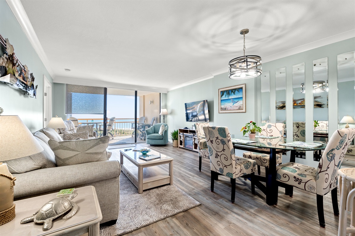 Living Area w. Balcony Access