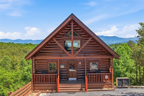 Charming log cabin nestled in the Smoky Mountains, your cozy home base for adventure and relaxation!
