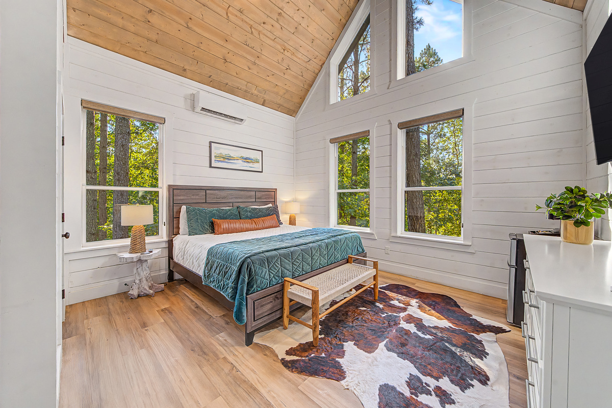 Two separate king pods give couples real privacy—a rare advantage when families or friends travel together. 