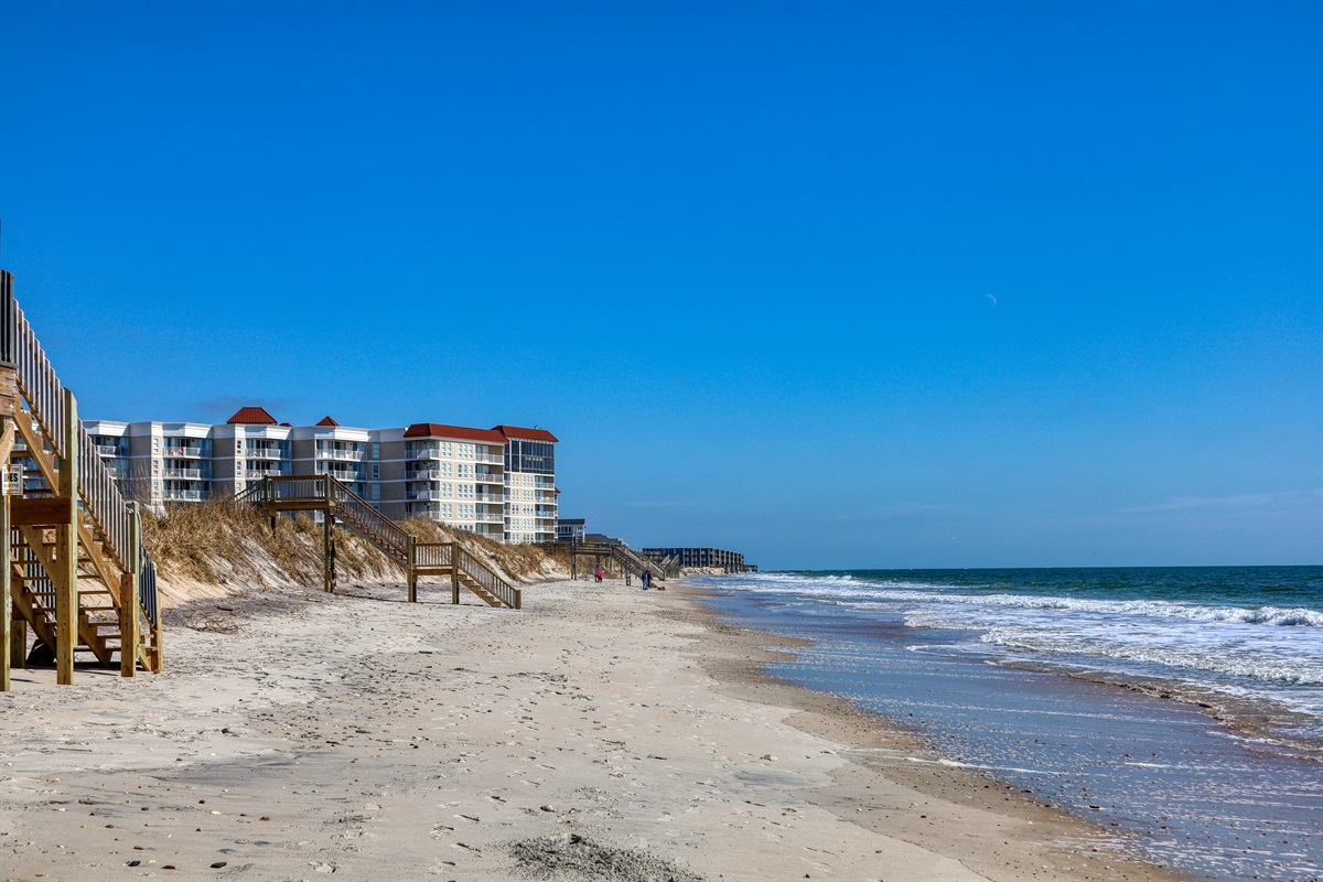 The beach, at low tide (looking north)