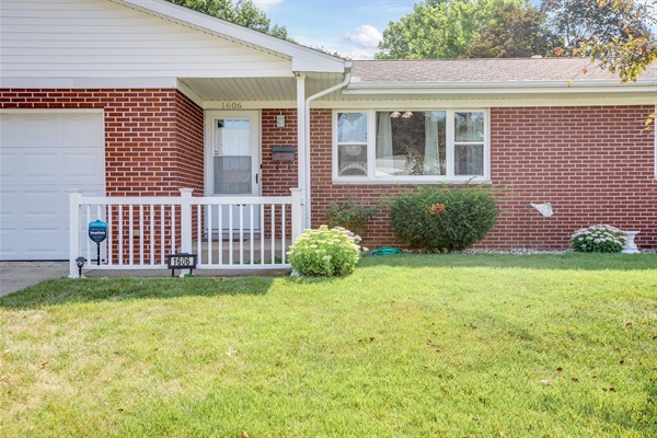 TDJ Getaway<>4BR Home w/game room, photo 32