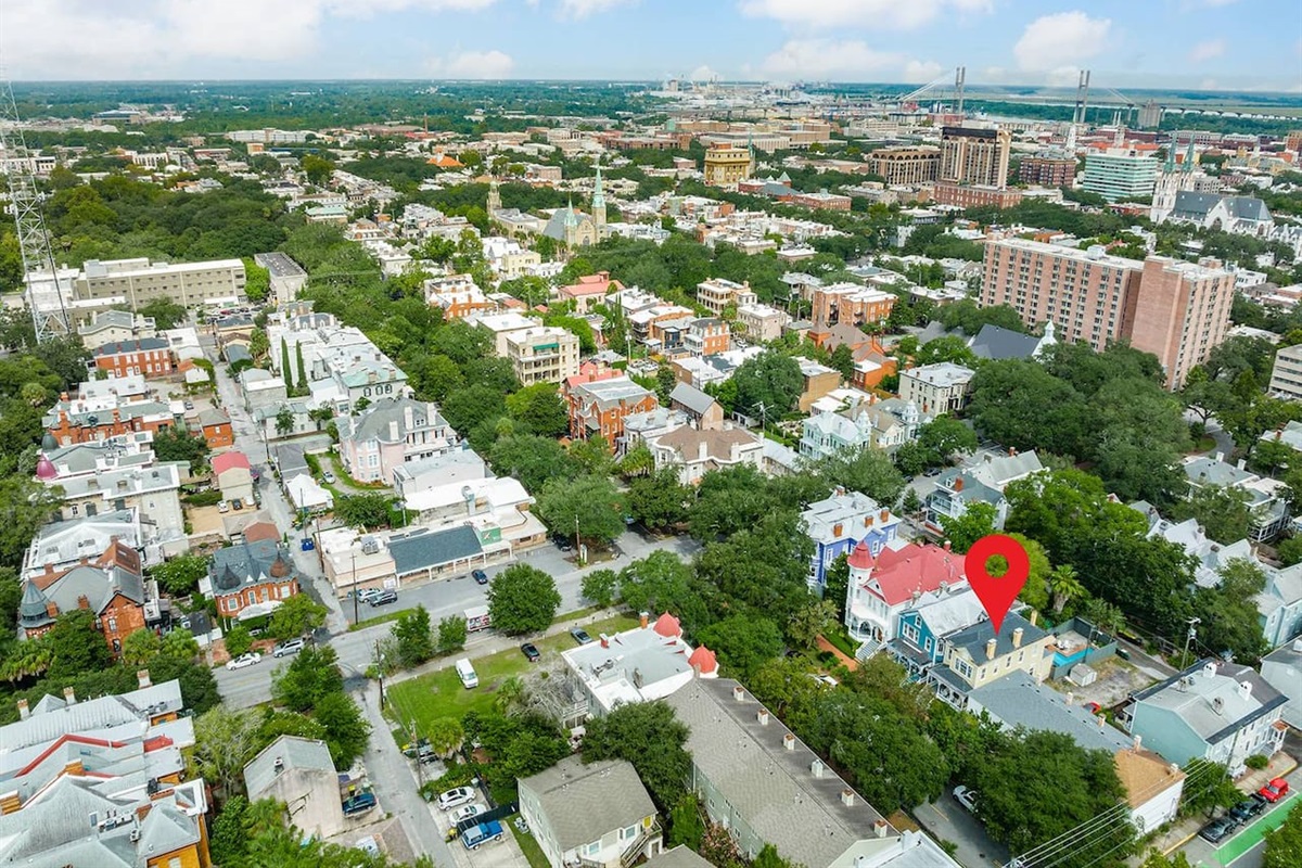 Located in the heart of Historic Savannah, but nestled into a quiet, care-free street so you can take time away from it all.