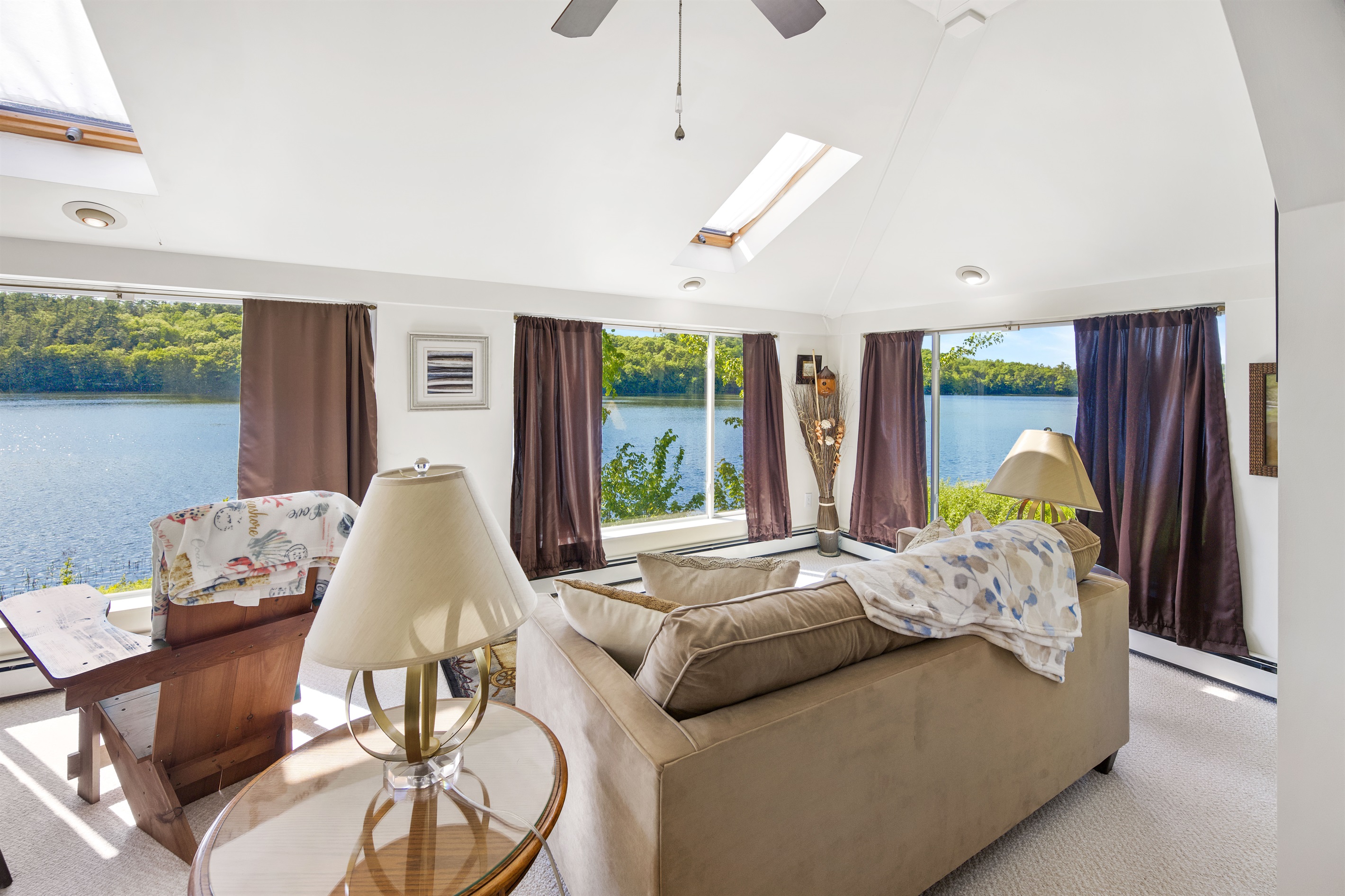 Living room with beautiful lakeview