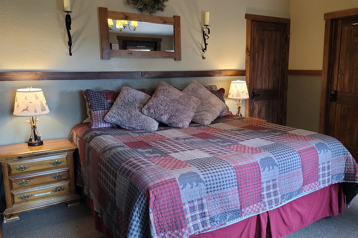 MBR private access to the deck/hot tub and smart TV with apps. The Master Suite is off of the living room with a King size bed and private bath with jetted tub and steam shower.
