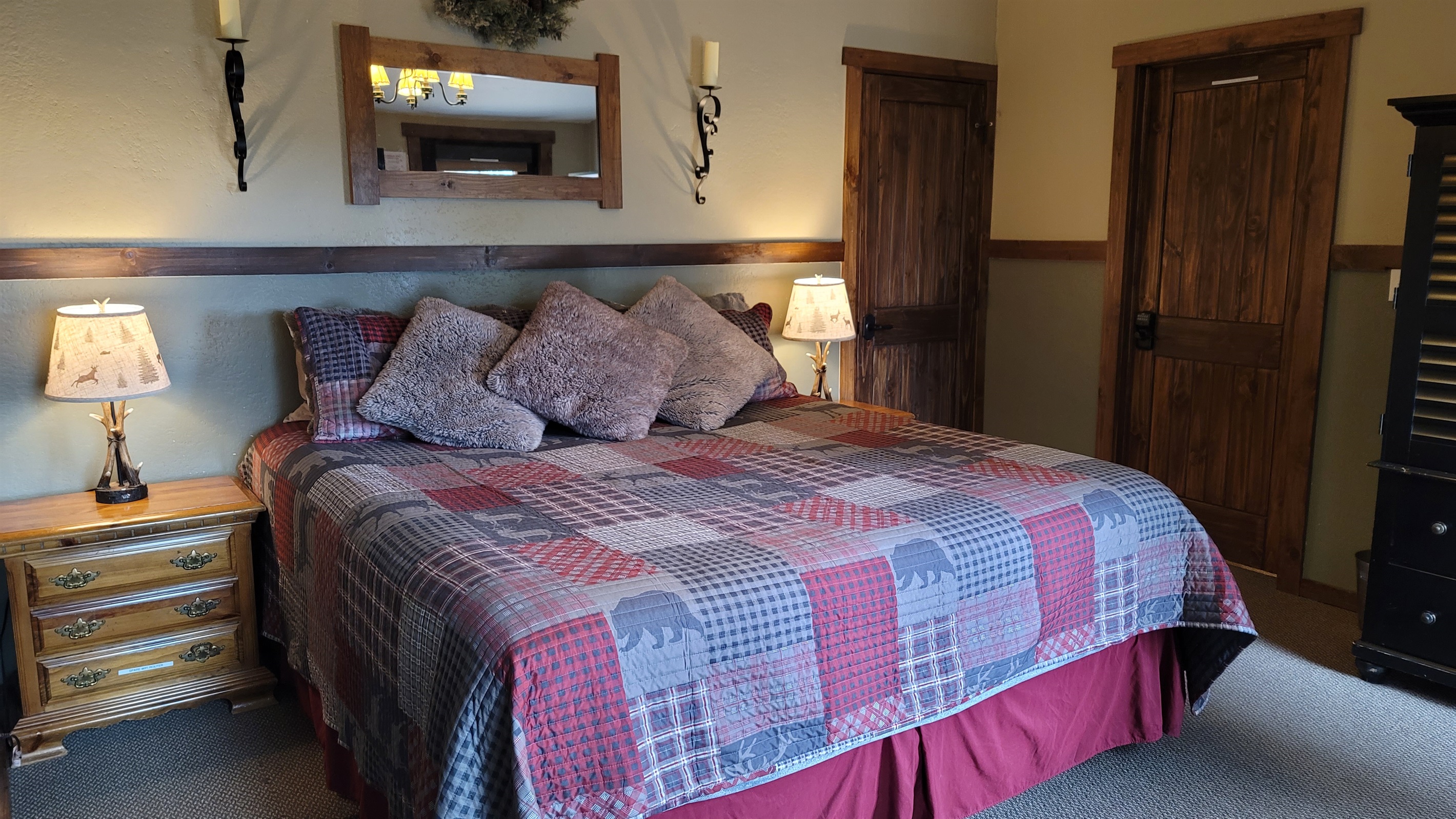 MBR private access to the deck/hot tub and smart TV with apps. The Master Suite is off of the living room with a King size bed and private bath with jetted tub and steam shower.