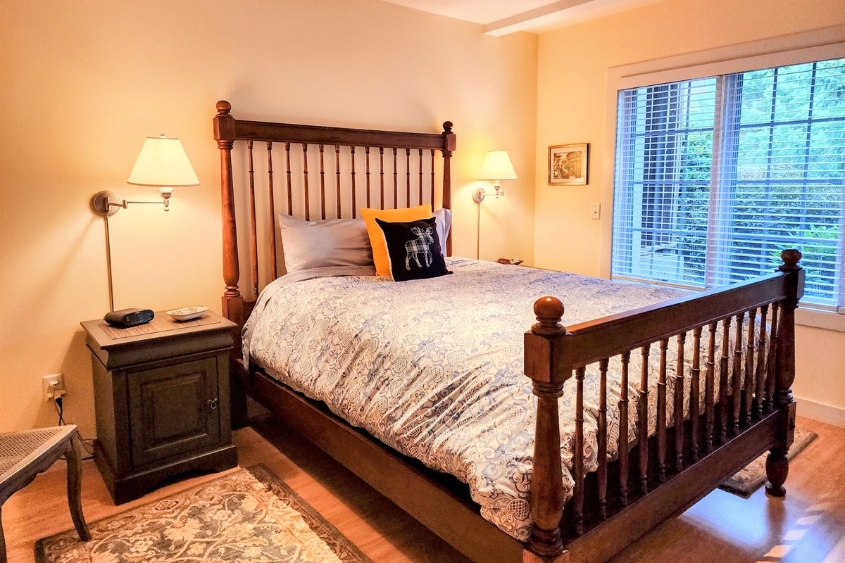 Main Floor Queen Bedroom