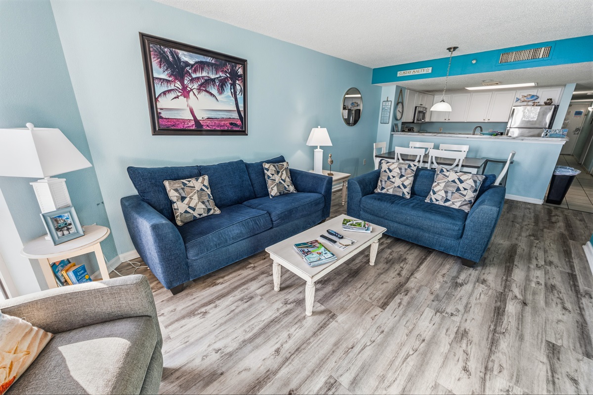 Living Room with Stunning Views🌊☀️