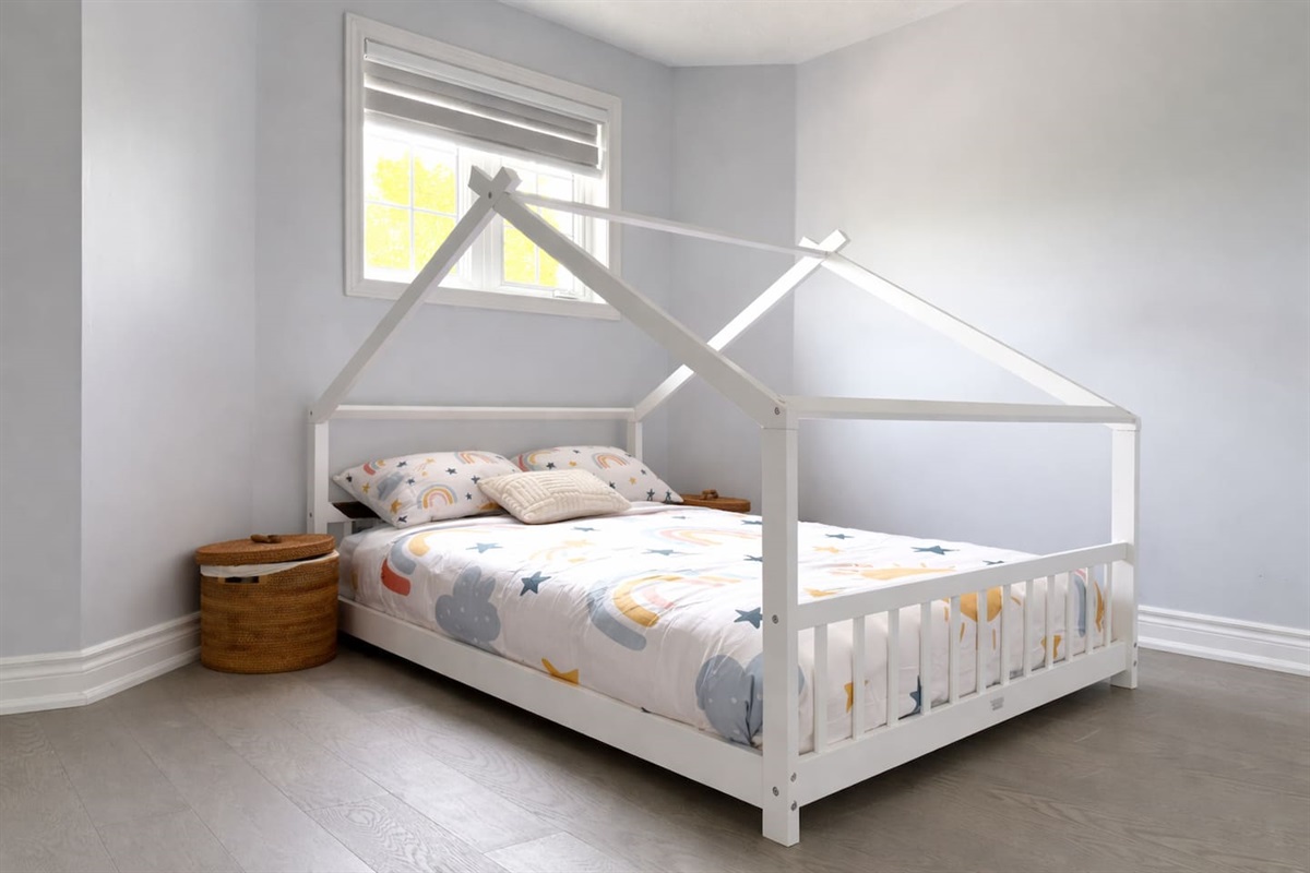 Prince/Princess Room - Full bed with closet