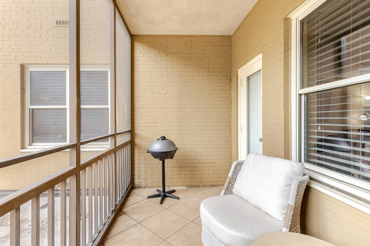 Private balcony w/ seating, ideal for fresh air & quiet moments while enjoying the barbecue grill. 