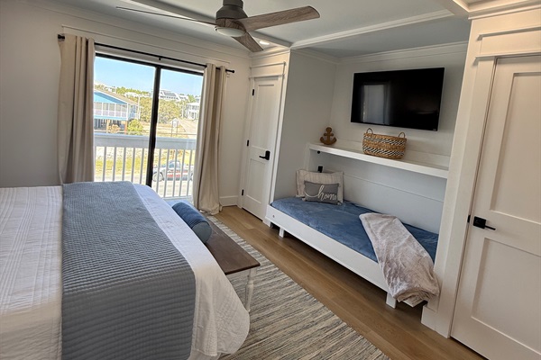 Twin Murphy Bed in King guest room