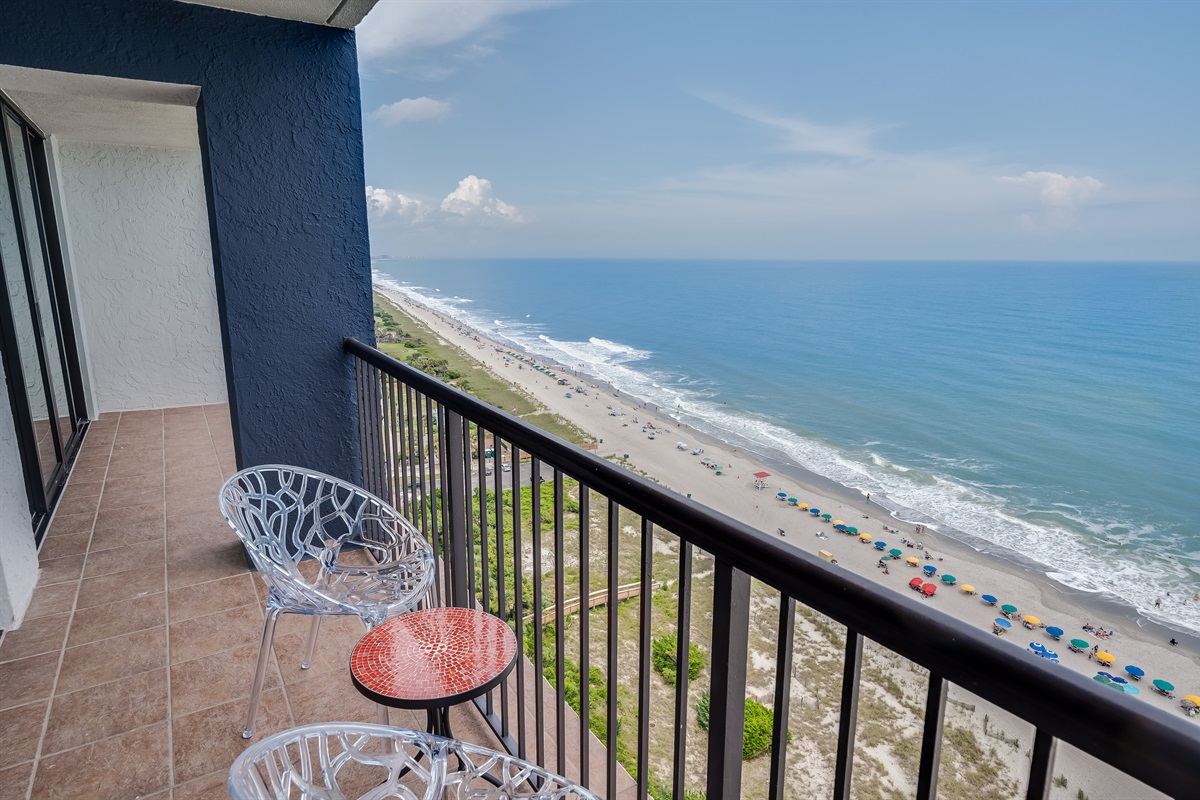 Balcony with Amazing Views of the Ocean🌊☀️