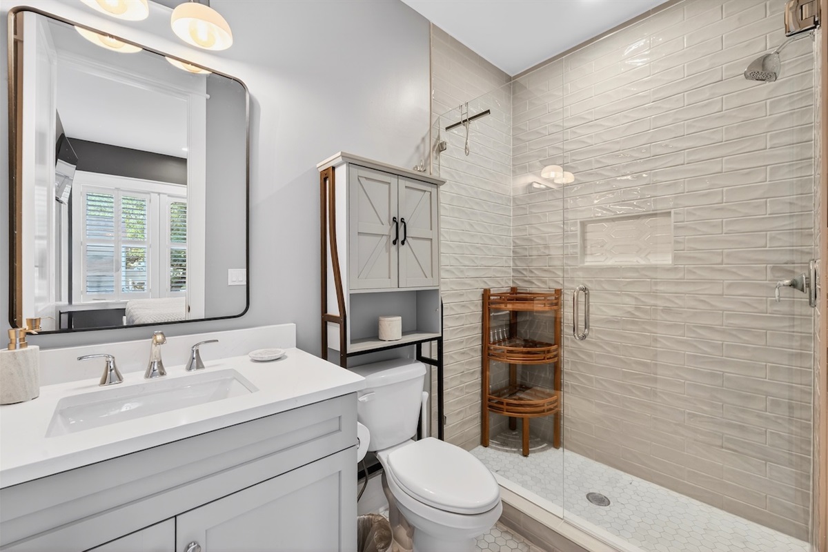 King Room Ensuite Bath  | Southern Grace | 6 23rd Ave.