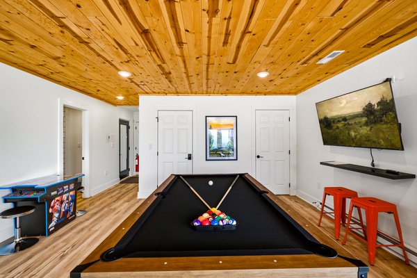 7' Pool Table 