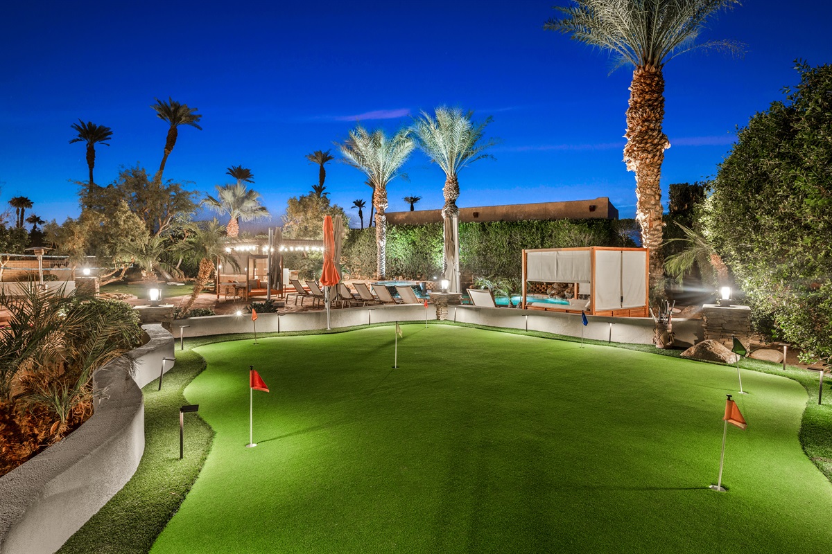 Putting green night