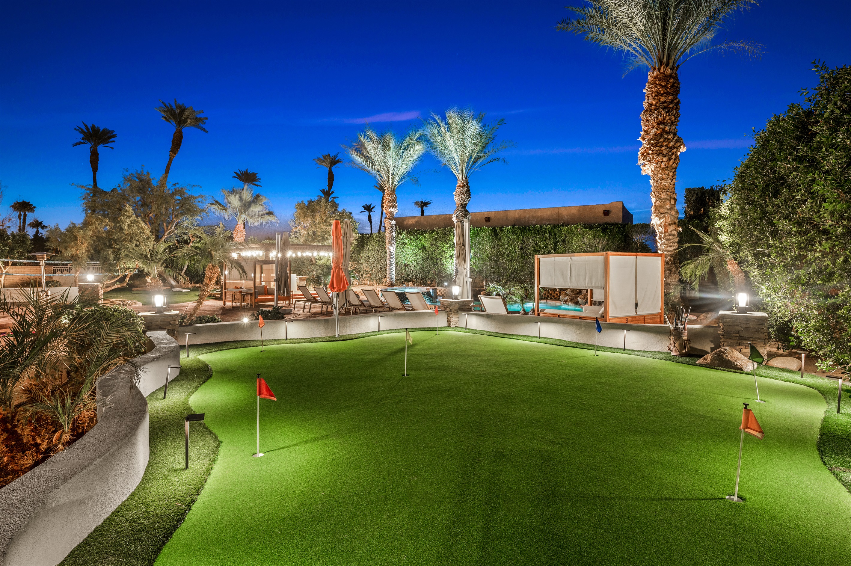 Putting green night