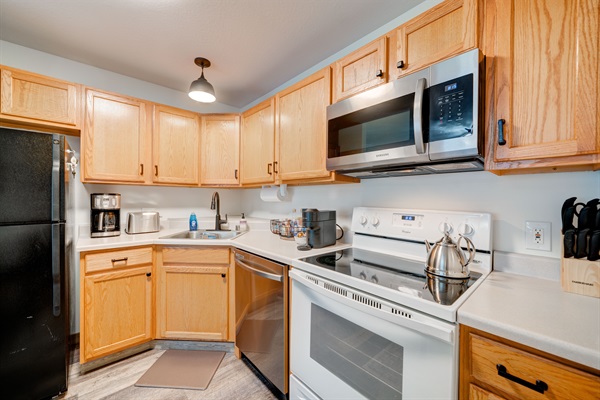 Fully equipped kitchen with modern appliances, making it easy to prepare your favorite meals.
