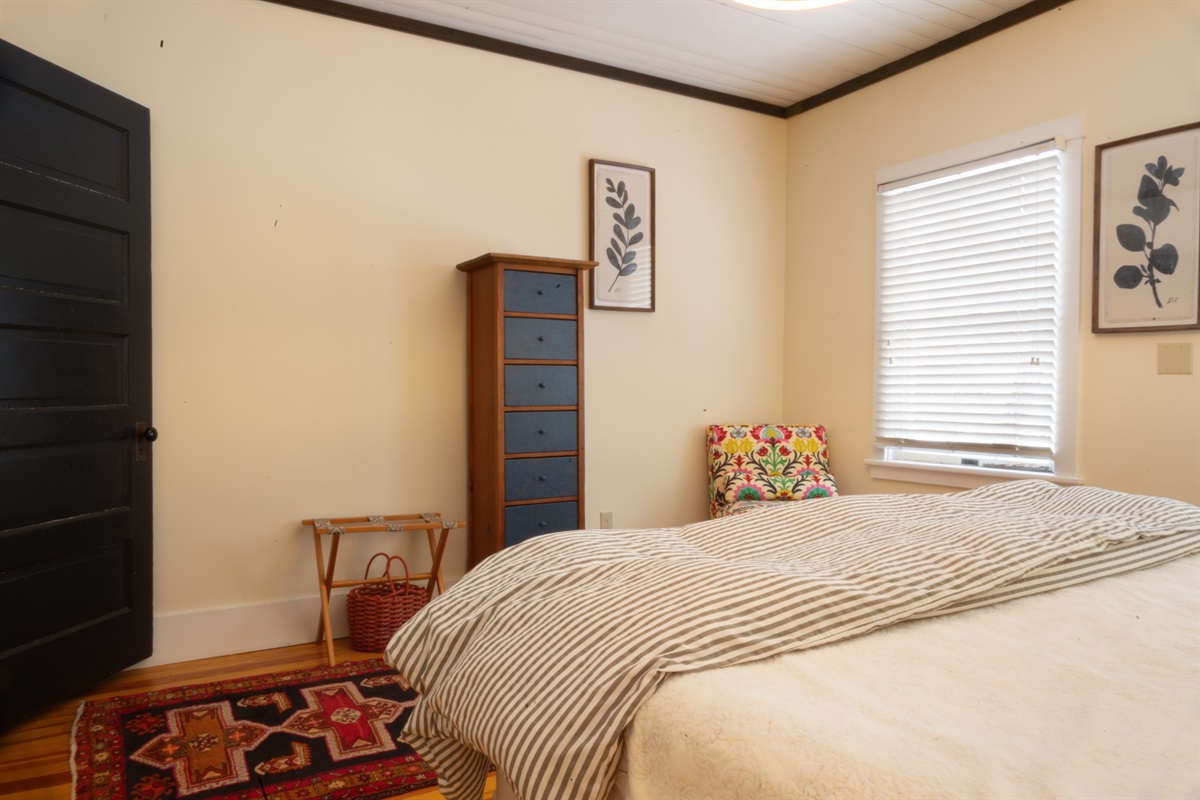 Guest Bedroom - King Bed 