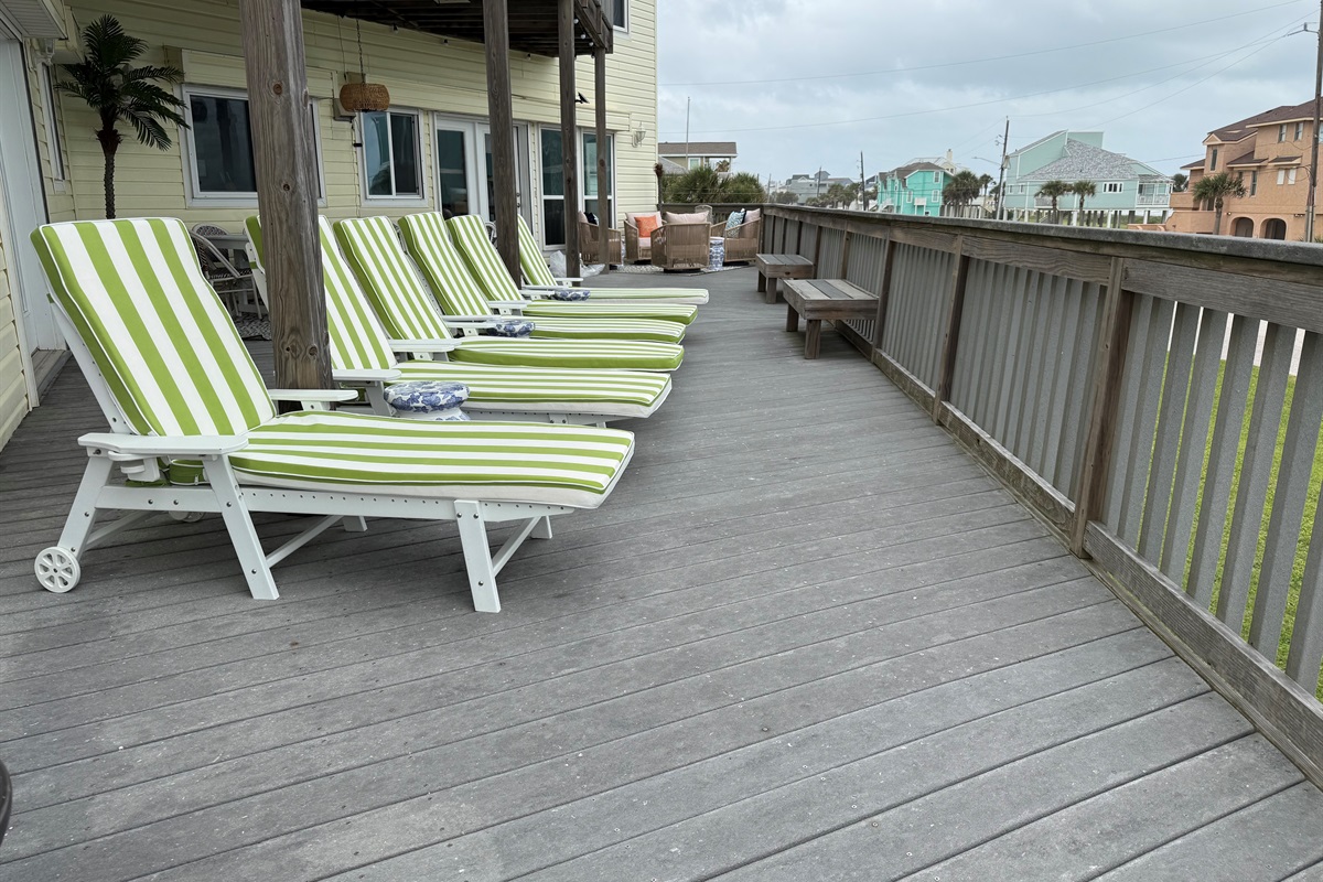 Stretch out on six chaise lounges and relax with wide-open Gulf water views right in front of you.