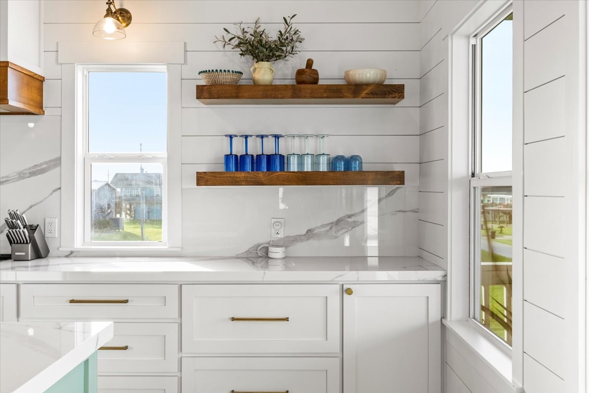 fe8246a6ad974ef4b585c7762f9e50bf Large | Beachhouse | Texas | TX | Vacation Homes | Galveston | Crystal Beach | Kokomo | Breezy Days | Beachfront Elegance | Sunrise Serenity | Southern Sands Property Management, LLC