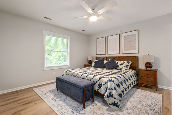 Modern Luxury Condo | Walk to Notre Dame | 2BR/2BA | Parking, photo 6