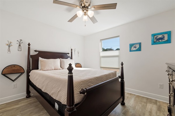 The 3rd bedroom has a queen size bed and a 43-inch Roku TV.  Roku TVs allow you to view your own streaming shows and will log you out automatically when you leave.