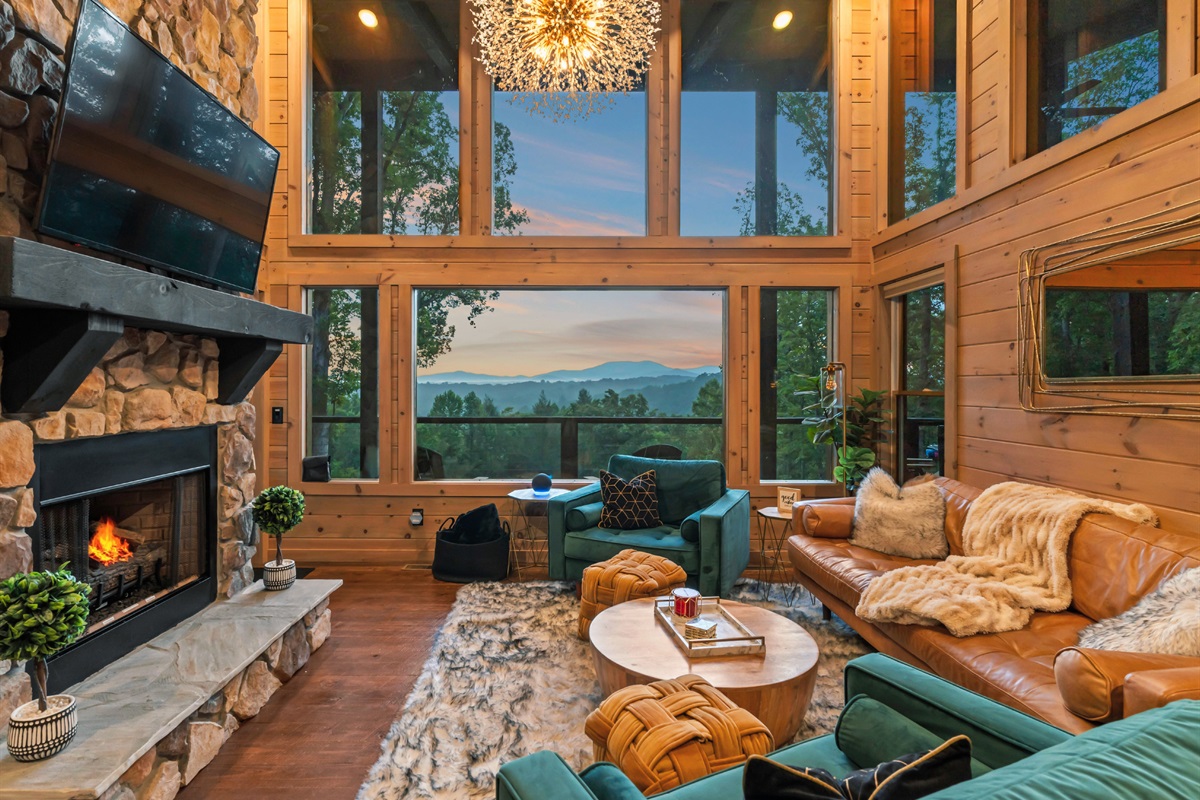 Your perfect mountain escape: panoramic views, a stunning great room, and warm, inviting touches throughout, ideal for relaxing, reconnecting, and unwinding in style.