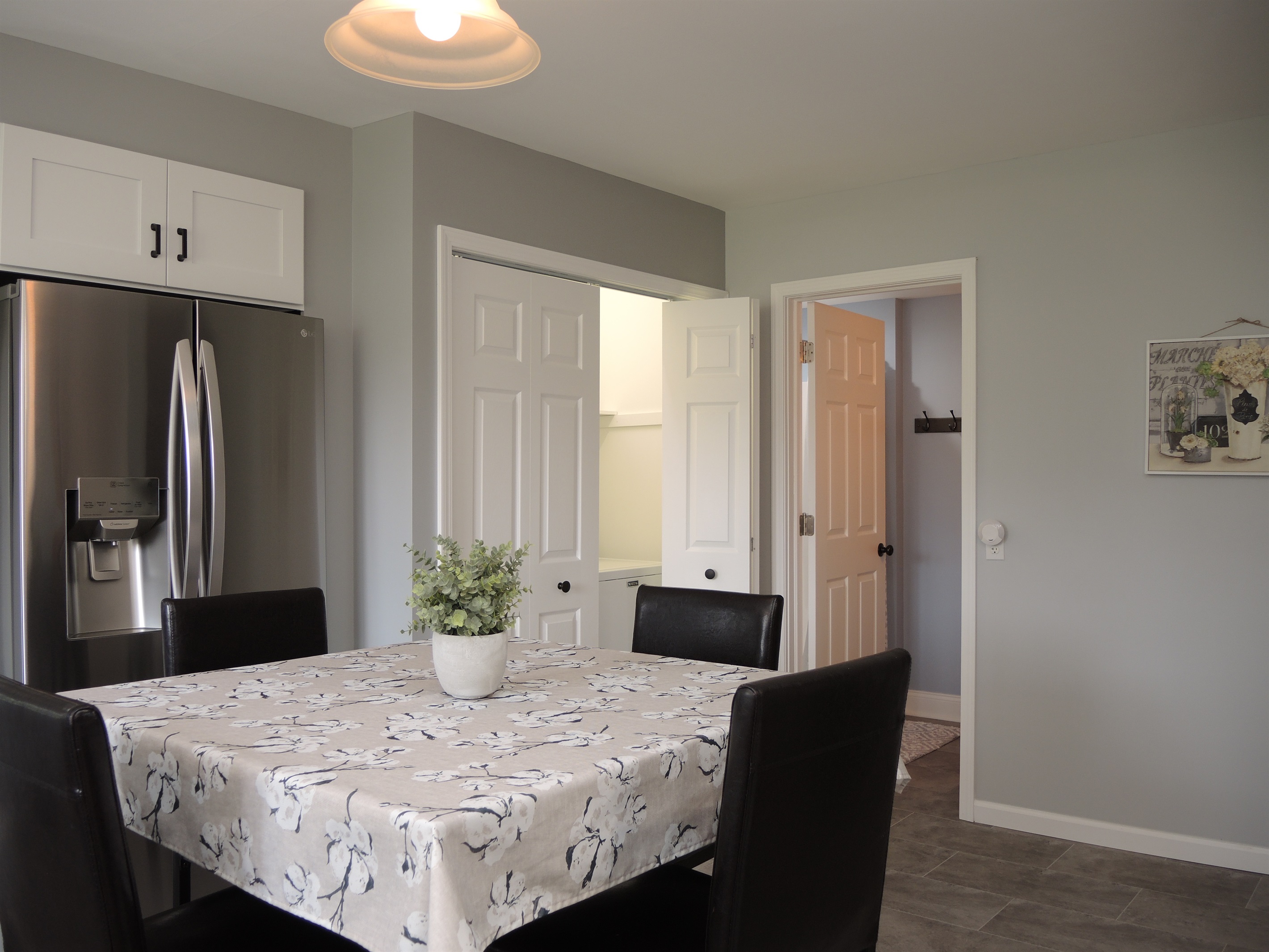 Eat-in kitchen