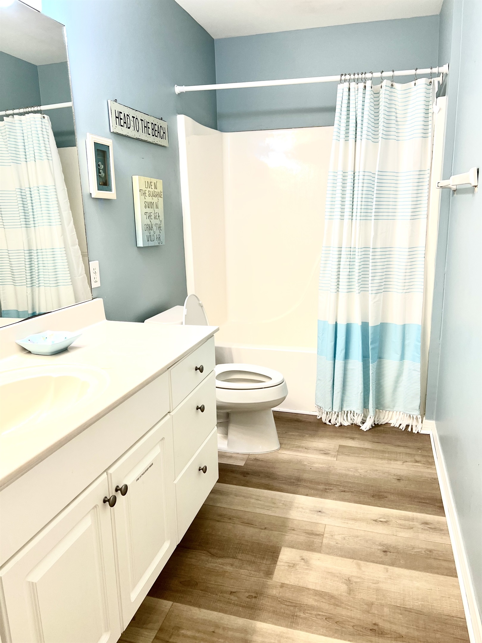 Master bath with tub/shower