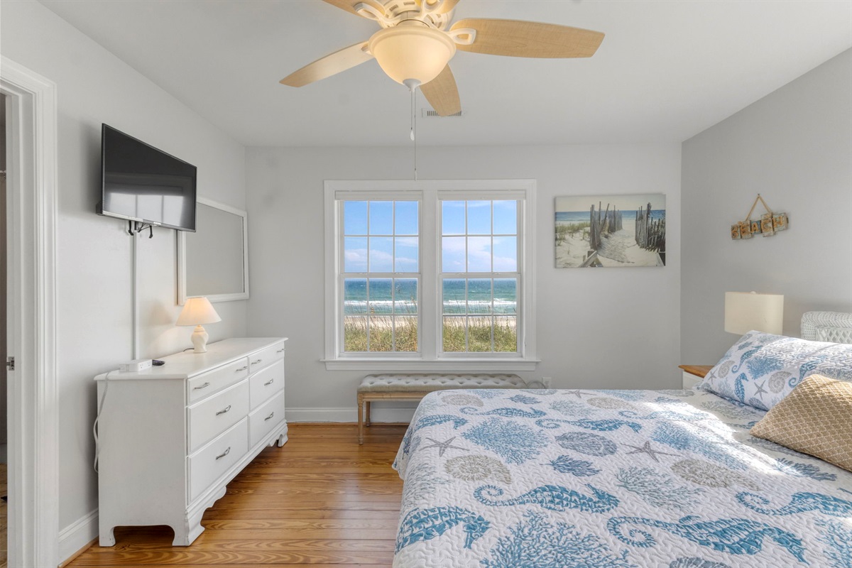 Master bedroom with a king bed, amazing views, en suite bathroom and ROKU tv.