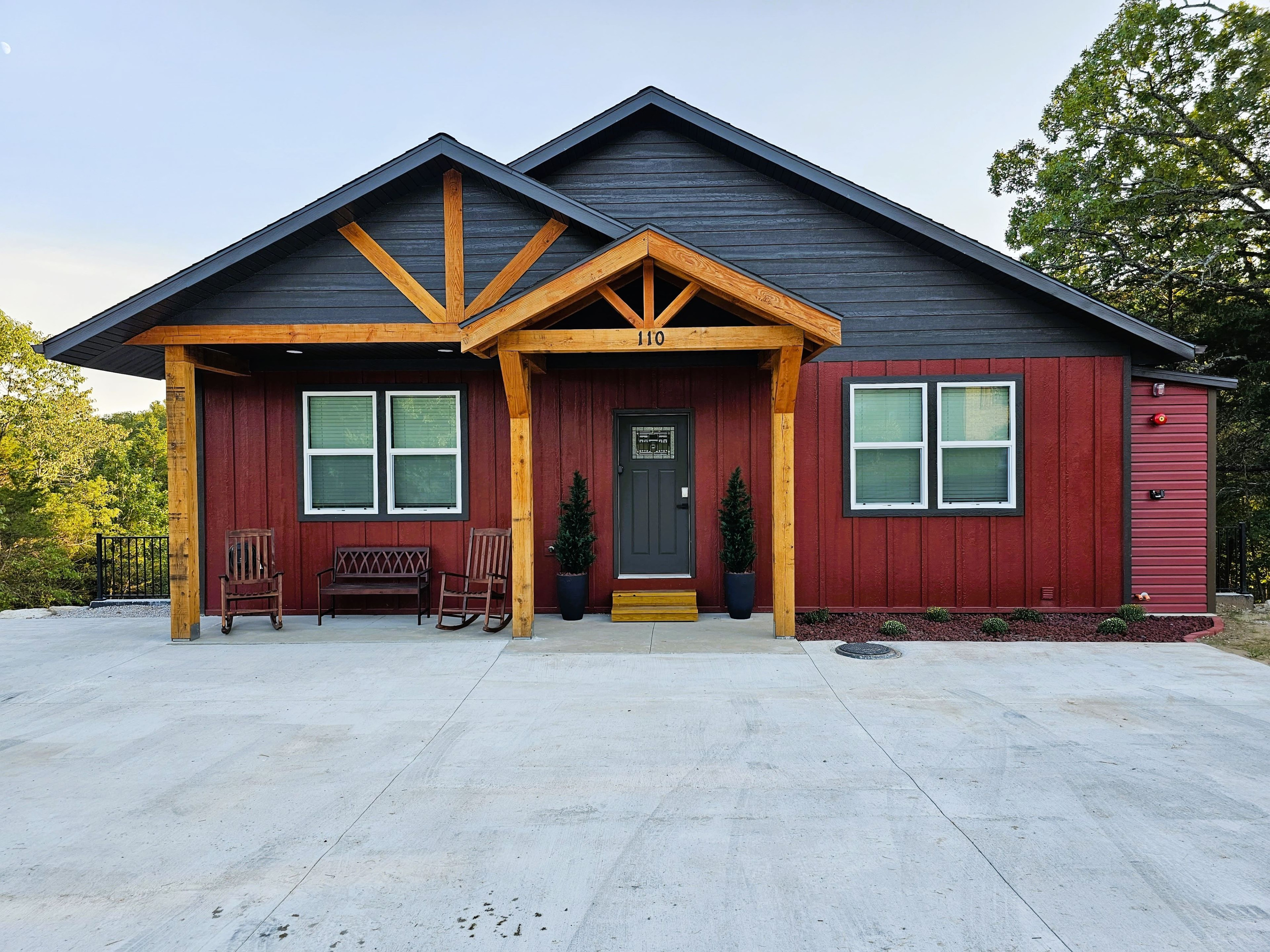 Modern Branson retreat tucked into central Branson but without the noise.