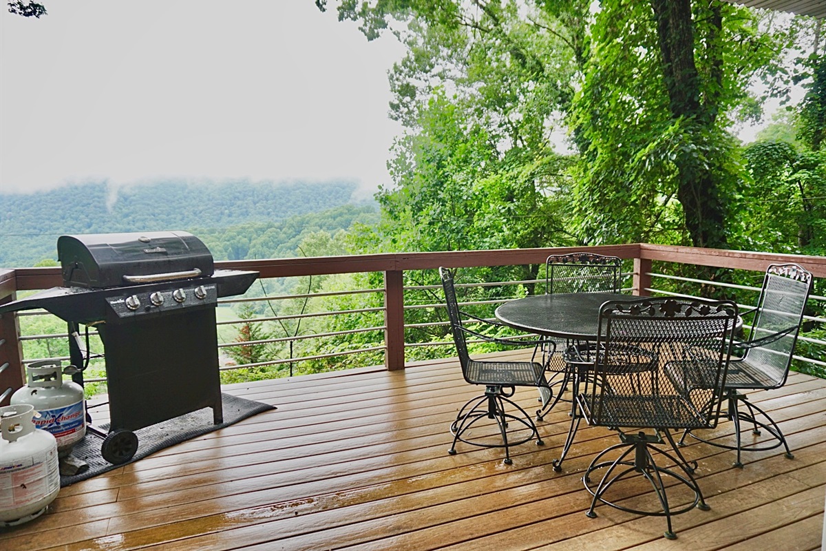Deck Retreat: Sizzle up dinner on the grill while soaking in stunning mountain views!
