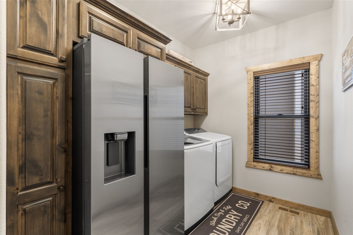 Washer and dryer w/ extra fridge!